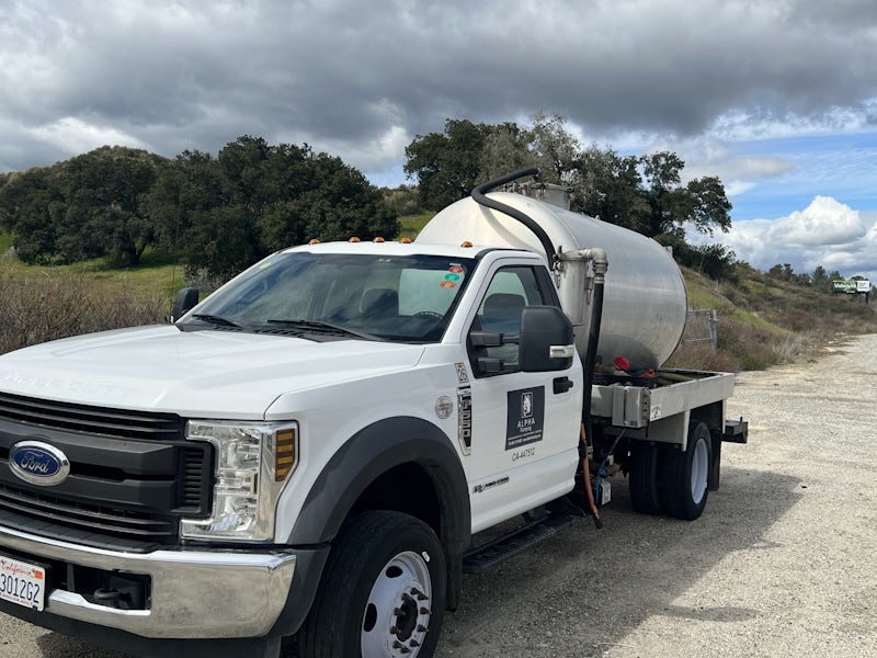 Selling 2018 Diesel Ford F550 with a 1200 gallon aluminum tank.