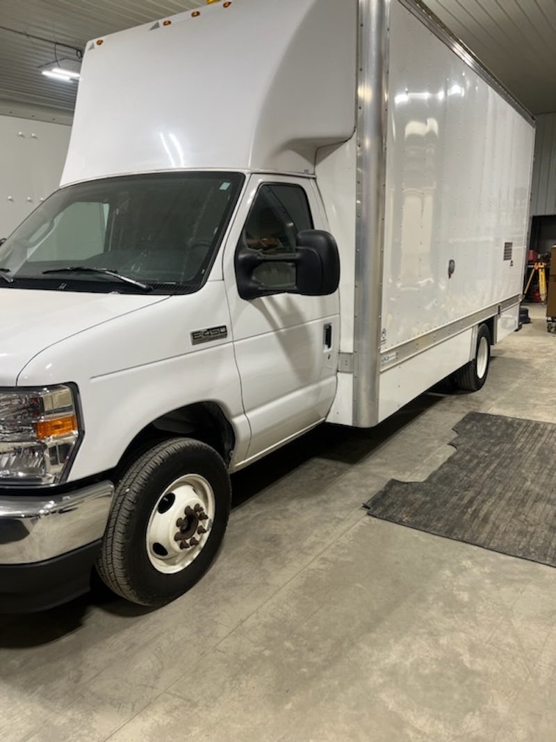 2021 Ford E-450  Lateral launch camera van